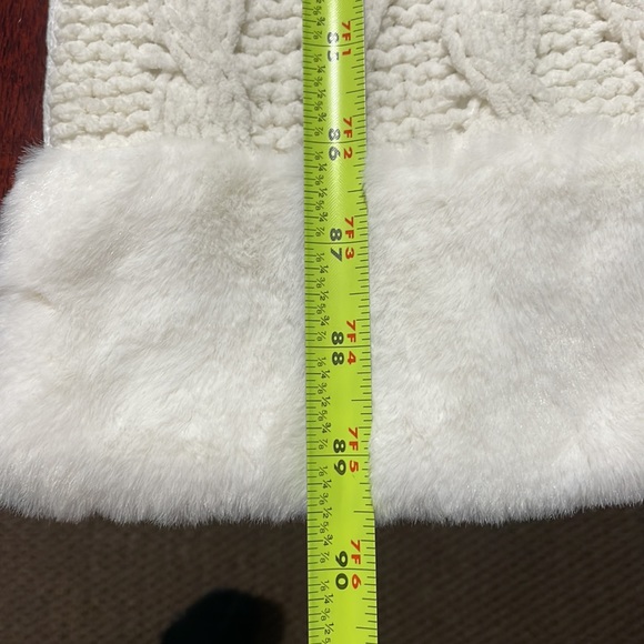 NWT UGG Lita Table Runner 90 x 14 Inches Dining Ivory Fuzzy Decor Piece - Picture 4 of 9